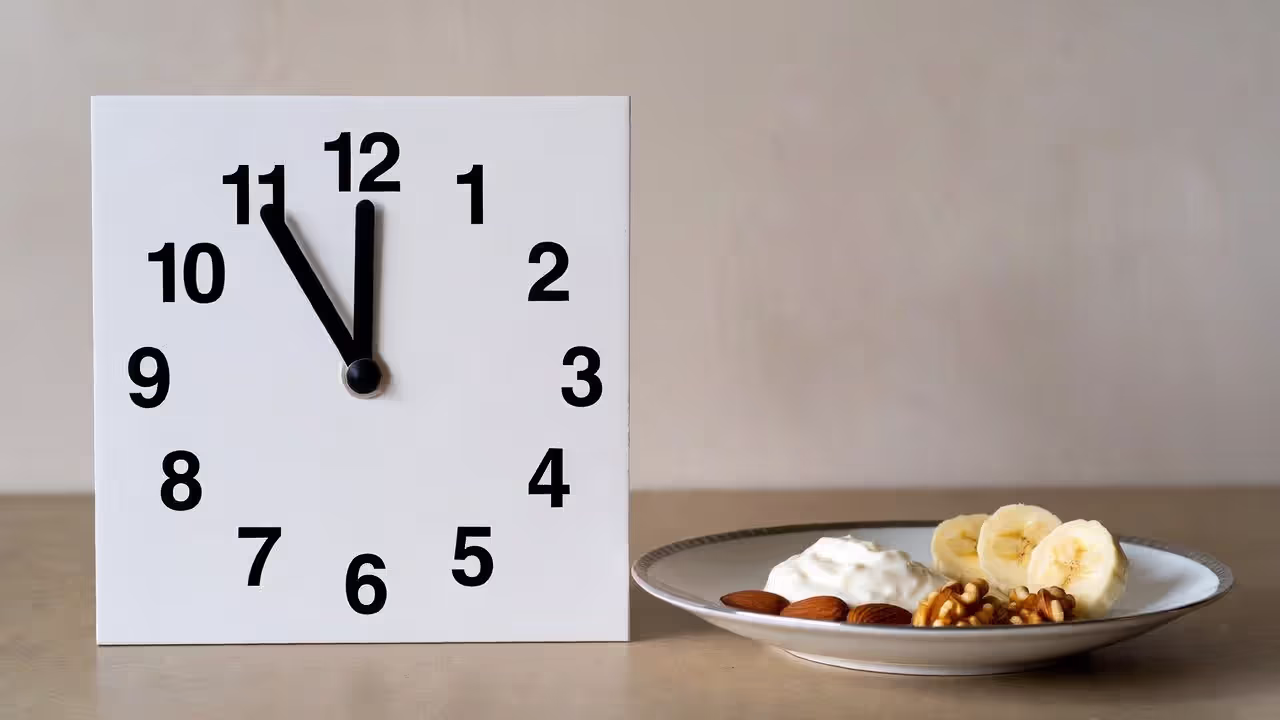 Balanced post-yoga snack within recommended recovery window.